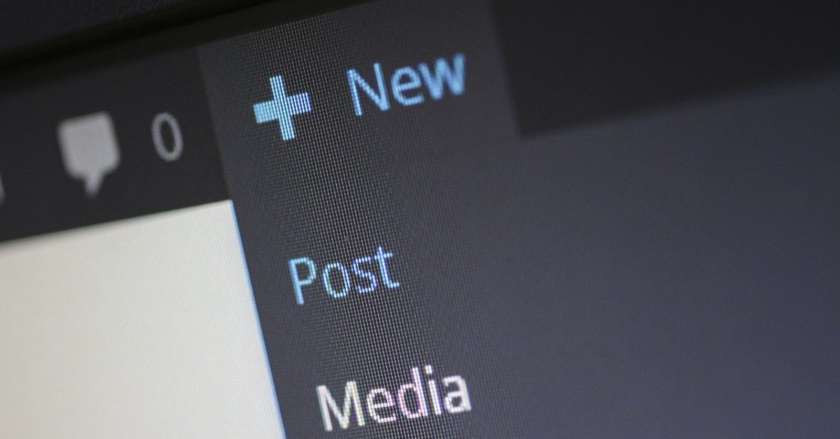 copy posts to a new website with wordpress importer by clicking on the posts, and new,